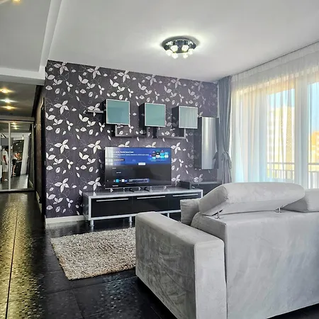 Champagne Apartment Mamaia