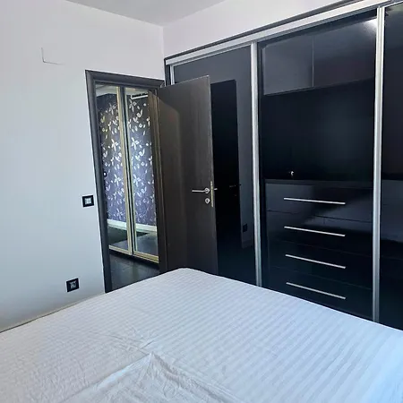 Champagne Mamaia